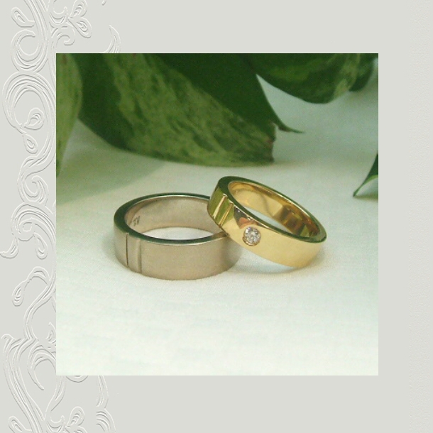 【OJ366】オーダーメイドのマリッジリング(結婚指輪)/幅が広めのk18ホワイトゴールドとk18イエローゴールドのスタイリッシュなシンプルデザイン