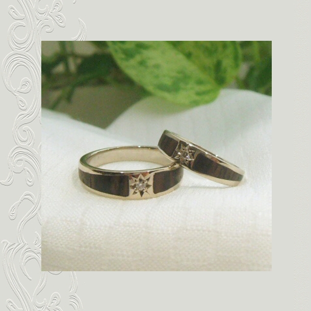 【OJ371】オーダーメイドのマリッジリング(結婚指輪)/無垢のホワイトゴールドにウッド黒檀とダイアモンドのハーモニー