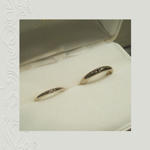 【OJ383】オーダーメイドのマリッジリング(結婚指環)/ダイヤとブラックダイヤのシンプルなリング