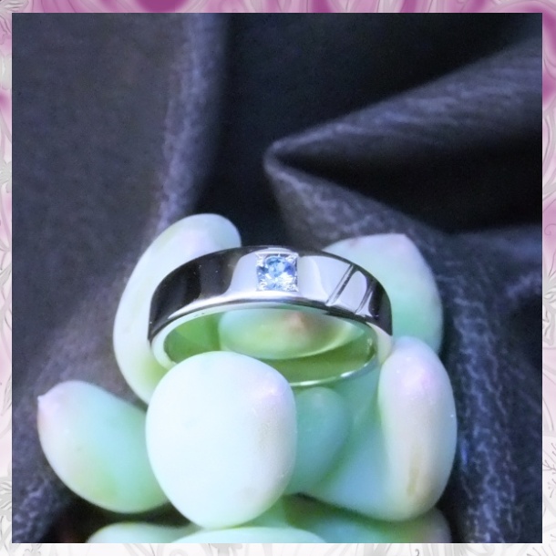 【OJ485】オーダーメイドのエンゲージリング(婚約指輪)/ブルーの石を使ったシンプルリング